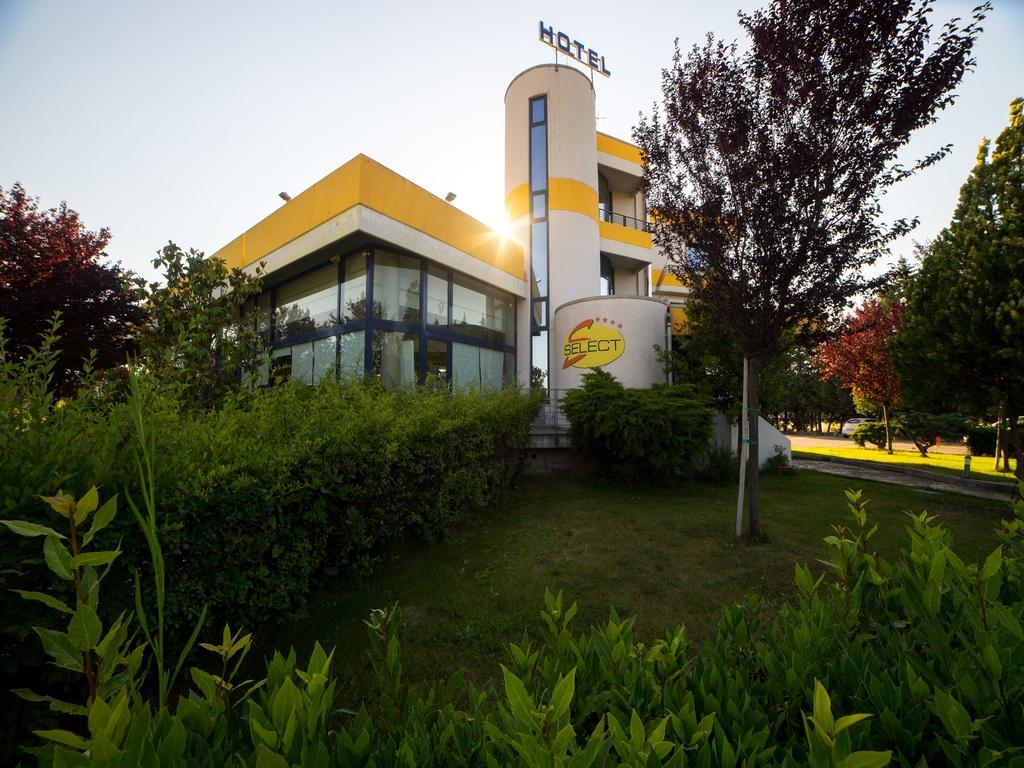 Hotel Select Atessa Exterior photo