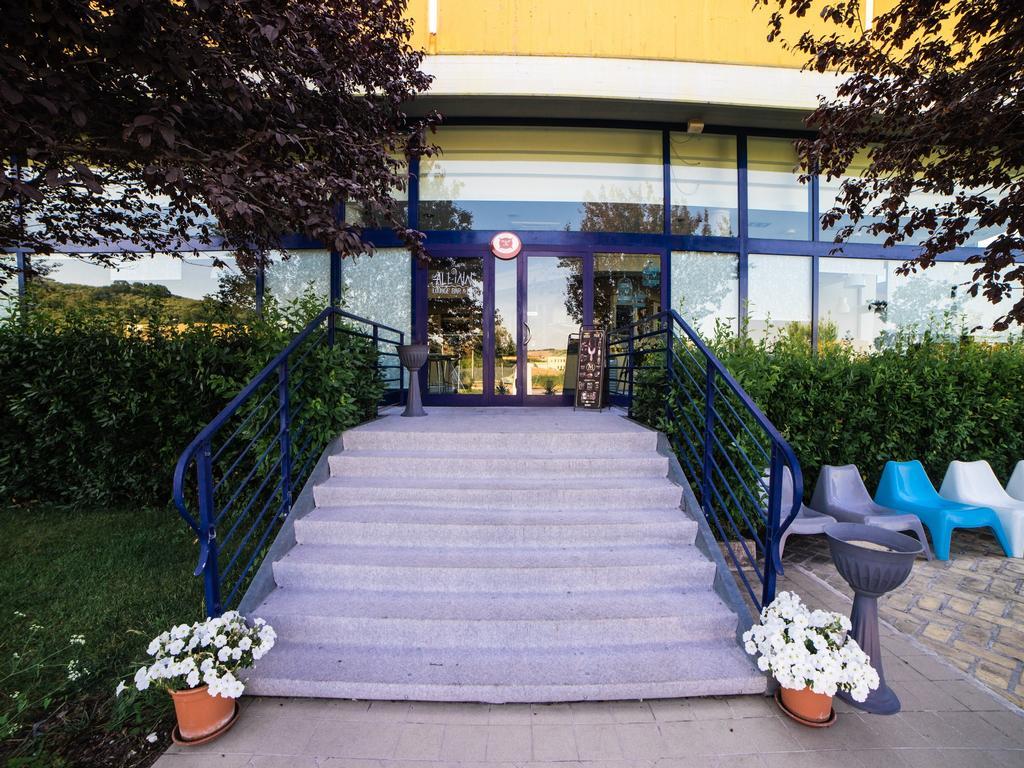 Hotel Select Atessa Exterior photo