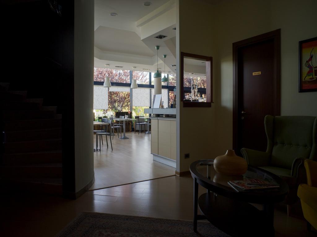 Hotel Select Atessa Exterior photo