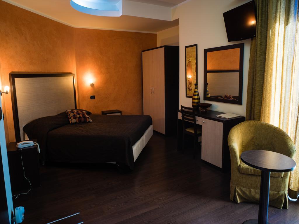 Hotel Select Atessa Exterior photo