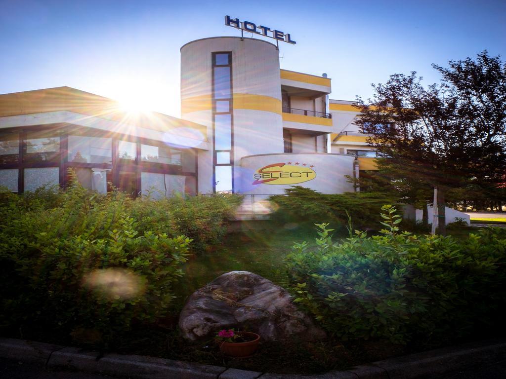 Hotel Select Atessa Exterior photo