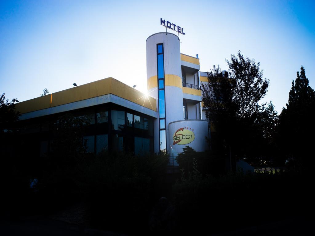 Hotel Select Atessa Exterior photo