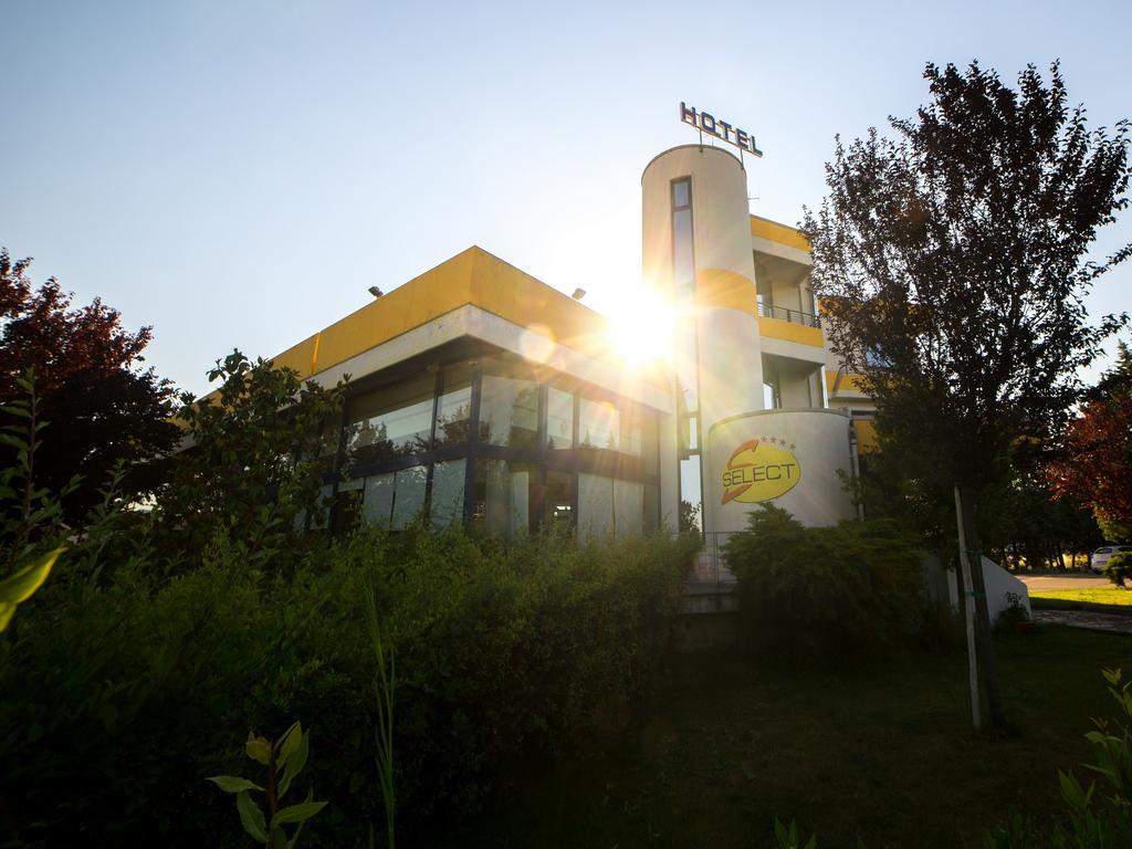 Hotel Select Atessa Exterior photo